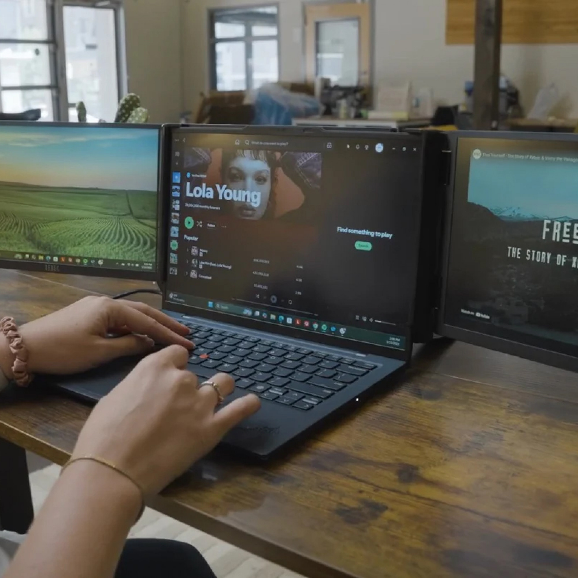 Портативний потрійний монітор для ноутбука  Xebec The Tri-Screen 3